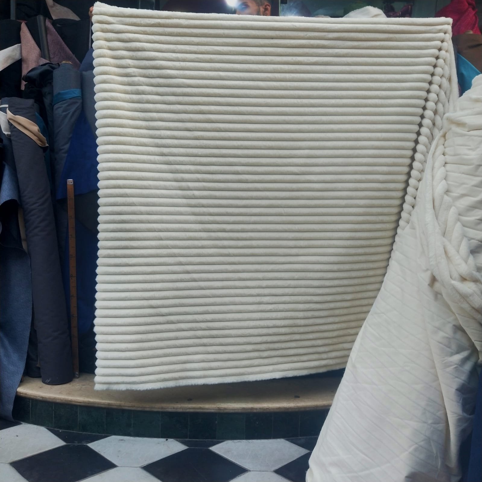 قماش فرو مضلع off white